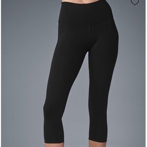Alo Yoga High Waist Airbush Capri